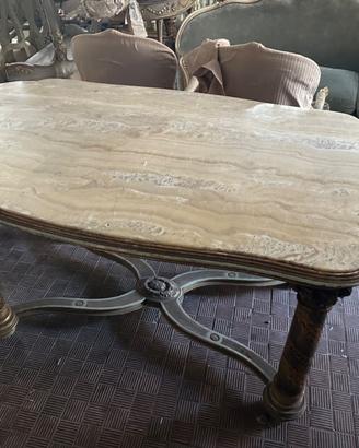 Arredo vario in stile d'epoca