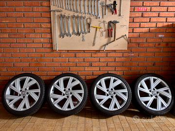 CERCHI VW GOLF 18 ORIGINALI  GOMMATI