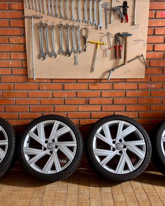 CERCHI VW GOLF 18 ORIGINALI  GOMMATI