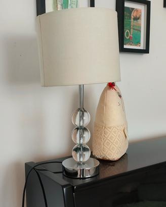 Lampada da tavolo design con paralume bianco e bas