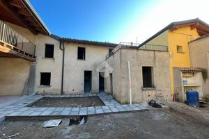 VILLA A SCHIERA A CAZZAGO SAN MARTINO