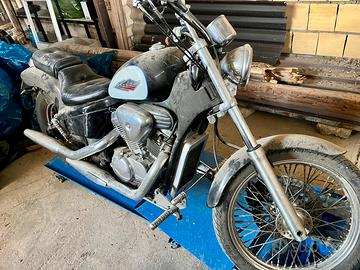 Honda Shadow + ponte sollevatore