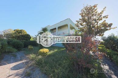 AMPIO TRILOCALE PIANO TERRA CAMPO DI MARE