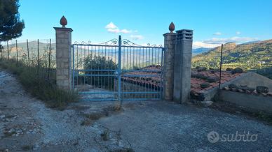 Terreno con villetta abitabile