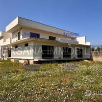 Locale commerciale 270 mq + cortile di 330 mq