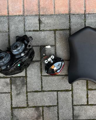 Faro posteriore,anteriore,sella passeggero