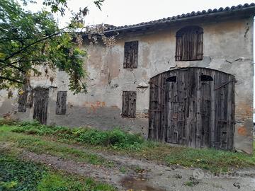 Terreno agricolo con immobile rurale