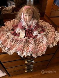 Bambola porcellana