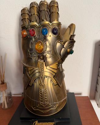 Guanto Thanos da collezione Marvel