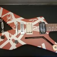 EVH Striped Series Shark whit hard case!

