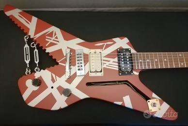 EVH Striped Series Shark whit hard case!

