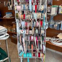 Espositore nastri con ruote