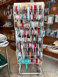 Espositore nastri con ruote