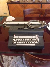 Macchina da scrivere Olivetti editor3