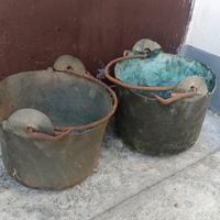 Coppia di antichi  paioli in rame