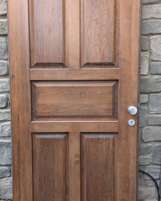Porta di ingresso in legno