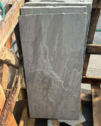 PAVIMENTO IN PIETRA NATURALE GRIGIA