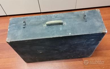 Valigia antica in legno