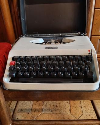 Macchina da scrivere Antares Compact 18