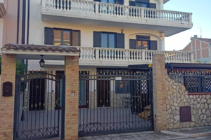 Prestigiosa Villa Plurifamiliare