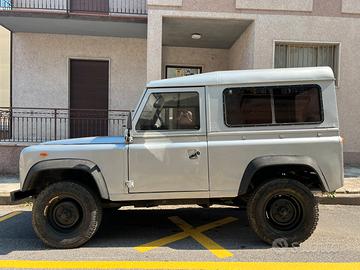 Land Rover Defender 90 2.5 Hard Top
