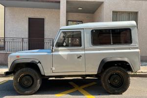 Land Rover Defender 90 2.5 Hard Top