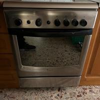 Cucina Hotpoint Ariston con forno a Gas
