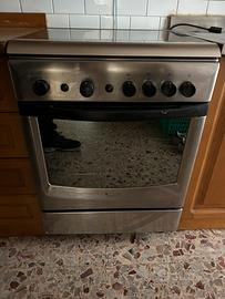 Cucina Hotpoint Ariston con forno a Gas