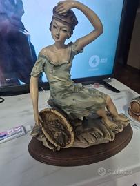 Grande statuina vintage in porcellana