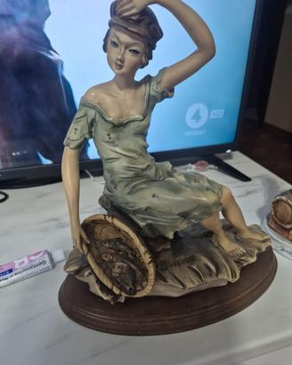 Grande statuina vintage in porcellana