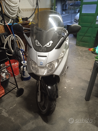 Piaggio x8 400