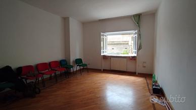 Appartamento 200 mq uso ufficio zona villa