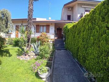 Villa di 150 m² con 5 locali e box auto a Lagosant