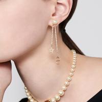 Nuovi orecchini a stella con catena CD Dior