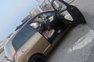 Auto lancia y