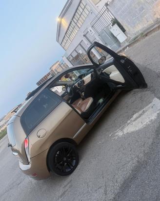 Auto lancia y