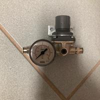 Regolatore di pressione aria