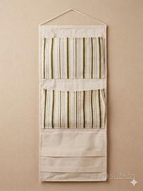 Organizer da parte in tessuto resistente.