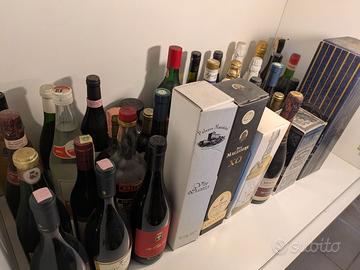 Collezione di circa 50 bottiglie liquore vintage