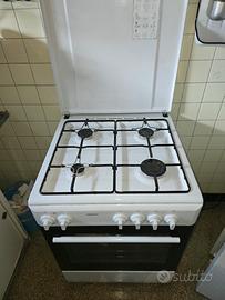 Cucina a gas con forno