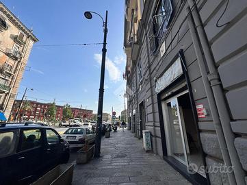 NEGOZIO A NAPOLI