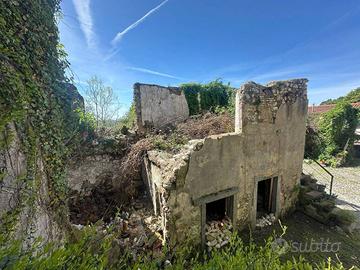 Rustico / Casale di 200 m² con più di 5 locali a C