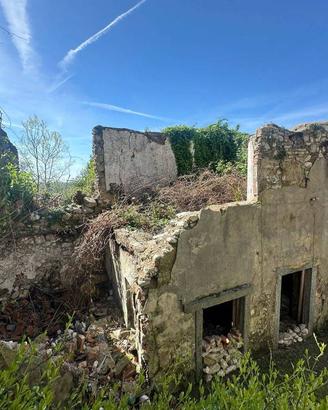 Rustico / Casale di 200 m² con più di 5 locali a C