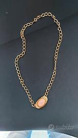Collana vintage dorata con pietra rosa ovale anni