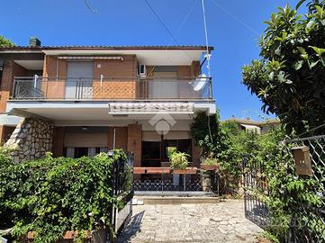 BIFAMILIARE A TARQUINIA