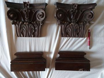 Una coppia di capitelli e basi classiche veneziane