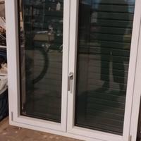 FINESTRA PVC ALLUMINIO A 2 ANTE CON MANIGLIA