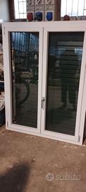 FINESTRA PVC ALLUMINIO A 2 ANTE CON MANIGLIA