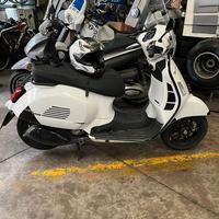 Piaggio Vespa 300 GTS - 2023