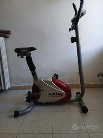 Cyclette Niky Fitness con computer bordo e cardio.